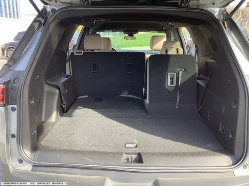 Used 2023 Chevrolet Traverse LS image 14