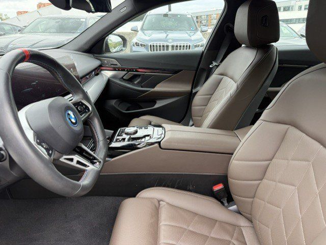 Certified 2024 BMW i5 M60 AWD/4WD image 3