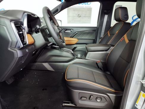 New 2026 GMC Canyon AT4 w/ Nightfall Essentials Package AWD/4WD image 8
