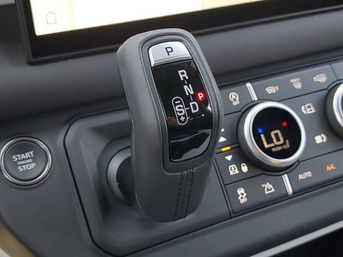 Used 2025 Land Rover Defender 90 S image 26