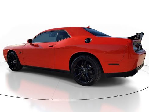 Used 2018 Dodge Challenger R/T w/ Driver Convenience Group RWD image 3