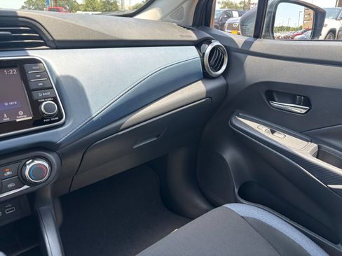 Used 2025 Nissan Versa SV FWD image 33