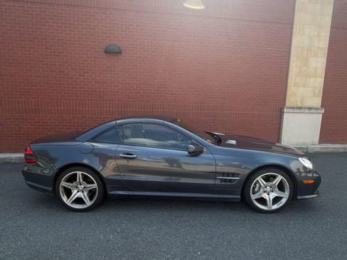 Used 2011 Mercedes-Benz SL 550 image 2