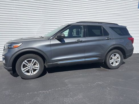 Used 2022 Ford Explorer XLT w/ Equipment Group 202A AWD/4WD image 1