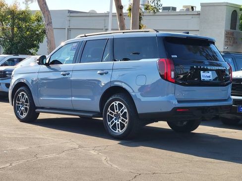 Certified 2025 Ford Expedition Active AWD/4WD image 2