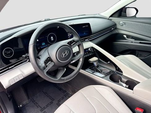 Used 2024 Hyundai Elantra Limited image 9