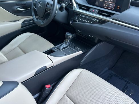 Used 2020 Lexus ES 300h w/ Premium Package image 19