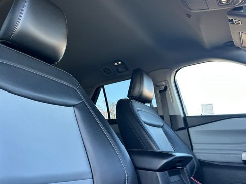 Certified 2022 Ford Explorer XLT w/ Equipment Group 202A image 19