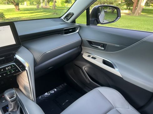 Used 2024 Toyota Venza XLE AWD/4WD image 15