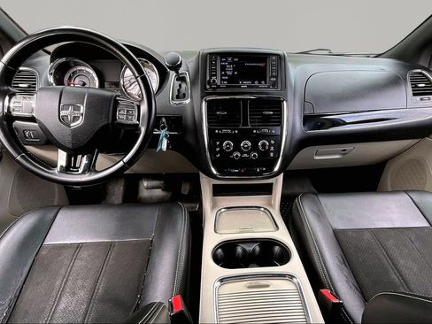 Used 2019 Dodge Grand Caravan SXT image 7