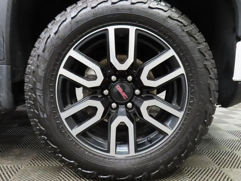 Used 2024 GMC Sierra 1500 AT4 w/ Technology Package image 8