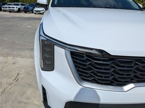 Certified 2025 Kia Sorento LX FWD image 10