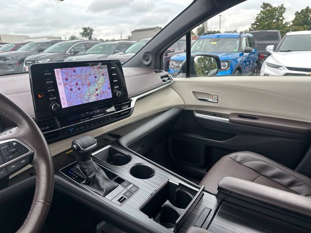 Used 2021 Toyota Sienna Platinum AWD/4WD image 29