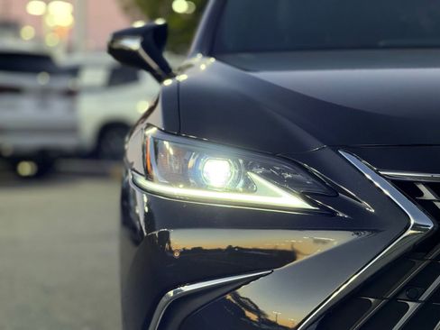 Used 2025 Lexus ES 300h 300h image 13