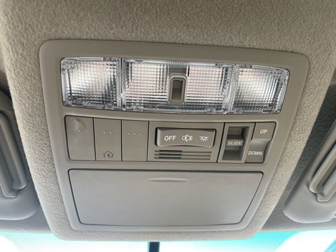 Used 2010 Toyota Highlander Limited image 21