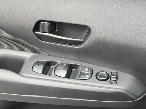 Used 2020 Nissan Kicks S image 18