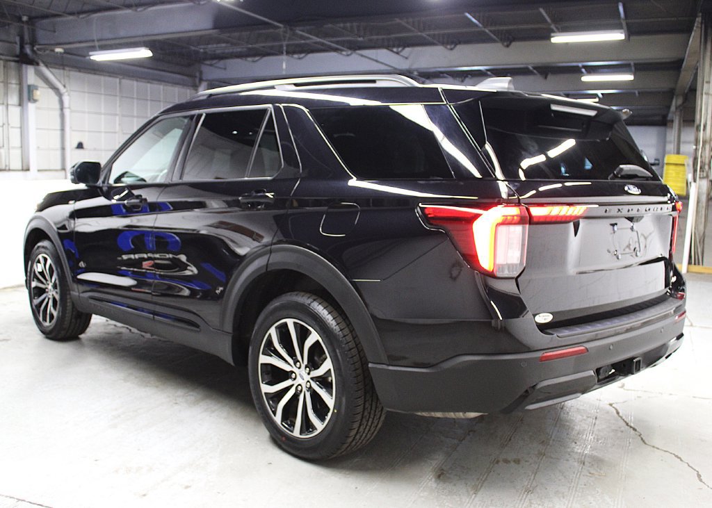 Used 2025 Ford Explorer ST-Line AWD/4WD image 5
