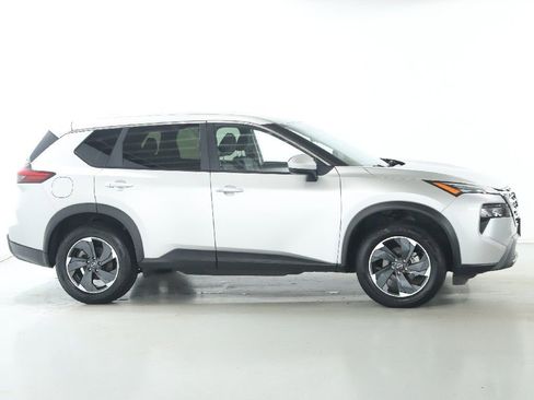 Used 2024 Nissan Rogue SV image 11