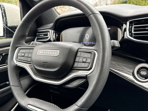 Used 2022 Jeep Wagoneer Series III w/ Premium Group I image 16