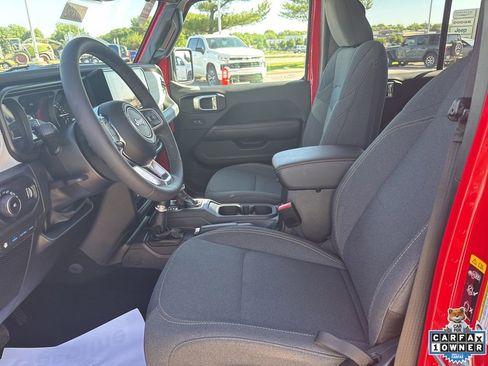 Used 2025 Jeep Wrangler Unlimited Sahara AWD/4WD image 53