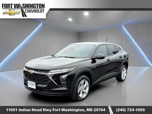 Used 2025 Chevrolet Trax LS w/ LS Convenience Package FWD image 4