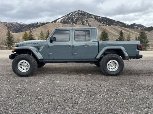 Used 2025 Jeep Gladiator Sport AWD/4WD image 4