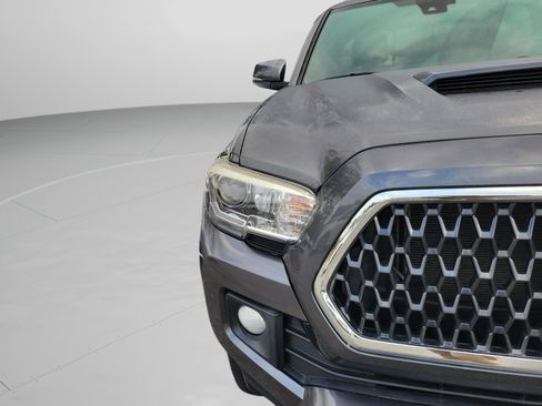 Used 2019 Toyota Tacoma TRD Sport image 11