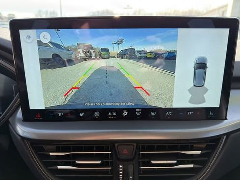 Used 2025 Ford Escape SE image 25