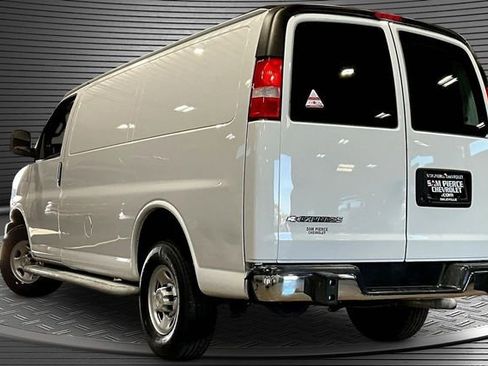 Used 2022 Chevrolet Express 2500 w/ Driver Convenience Package RWD image 4