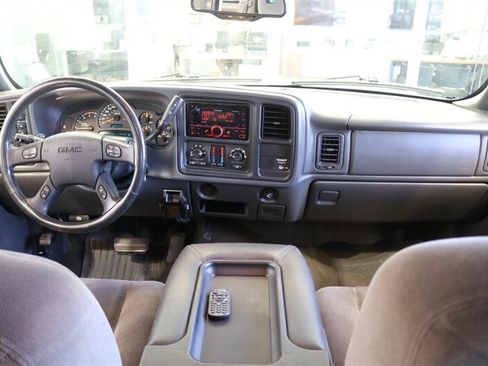 Used 2005 GMC Sierra 2500 SLE w/ Heavy-Duty Power Package AWD/4WD image 19