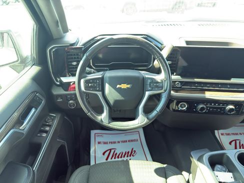 Used 2022 Chevrolet Silverado 1500 LT image 11