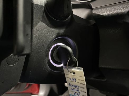 Used 2019 Toyota Camry SE image 16