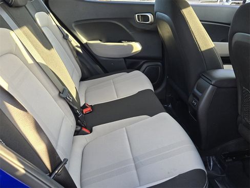 Certified 2025 Hyundai Venue SEL image 15