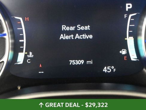 Used 2025 Chrysler Pacifica Select image 38