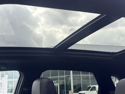 Certified 2024 Cadillac XT5 Premium Luxury w/ LPO, Floor Liner Package AWD/4WD image 19