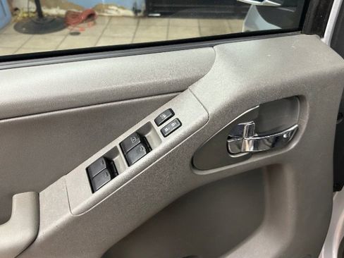 Used 2019 Nissan Frontier SL image 9