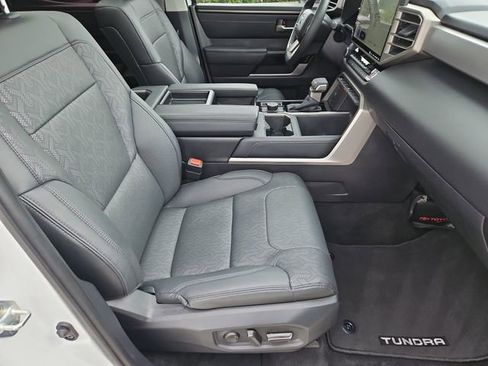 Used 2024 Toyota Tundra Limited AWD/4WD image 11
