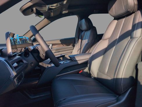 New 2026 Cadillac Vistiq Luxury image 9