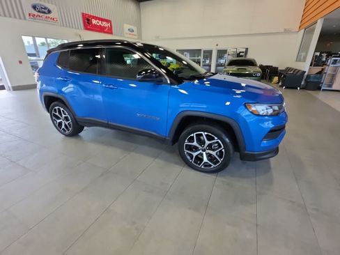 Used 2025 Jeep Compass Limited AWD/4WD image 7