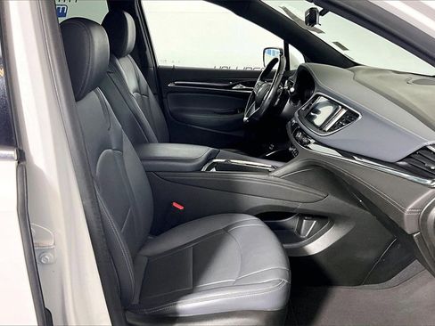 Used 2024 Buick Enclave Premium image 6