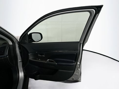 Used 2025 Mitsubishi Outlander Sport SE image 29