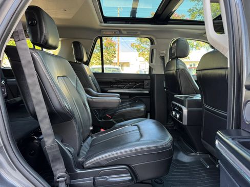 Used 2018 Ford Expedition Platinum AWD/4WD image 37