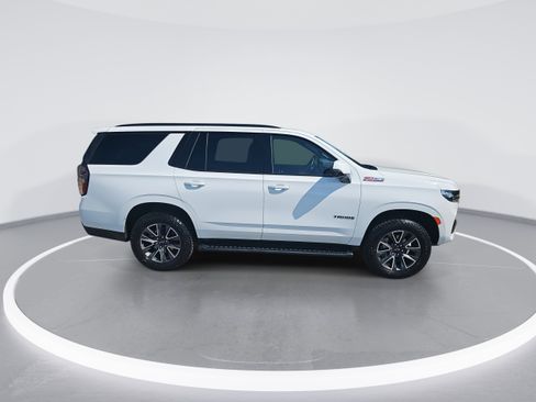 Used 2022 Chevrolet Tahoe Z71 w/ Luxury Package image 2