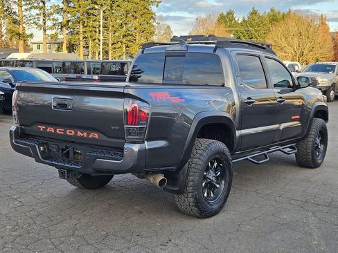 Used 2017 Toyota Tacoma TRD Off-Road image 7