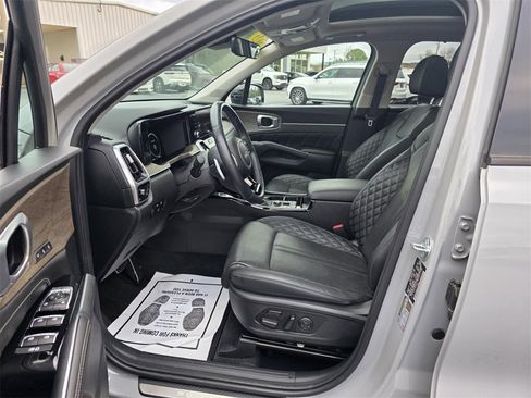 Used 2023 Kia Sorento SX Prestige image 23