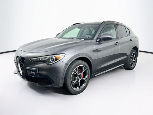 Used 2023 Alfa Romeo Stelvio Ti AWD/4WD image 3