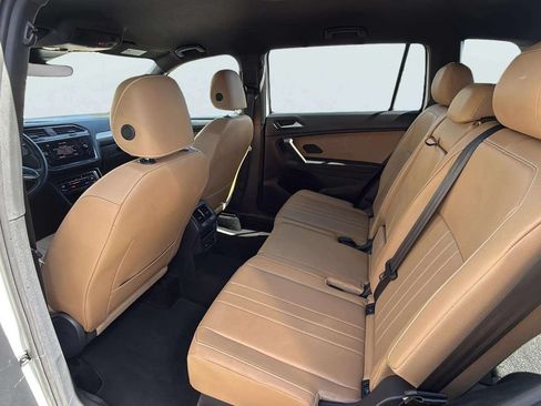 Used 2022 Volkswagen Tiguan SE AWD/4WD image 17