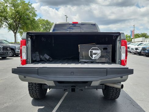 Used 2019 Ford F250 Lariat w/ Lariat Ultimate Package AWD/4WD image 9