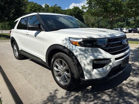 Used 2020 Ford Explorer XLT w/ Equipment Group 202A AWD/4WD image 3