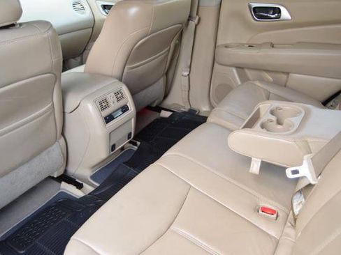 Used 2014 Nissan Pathfinder SL w/ SL Tech Package image 31
